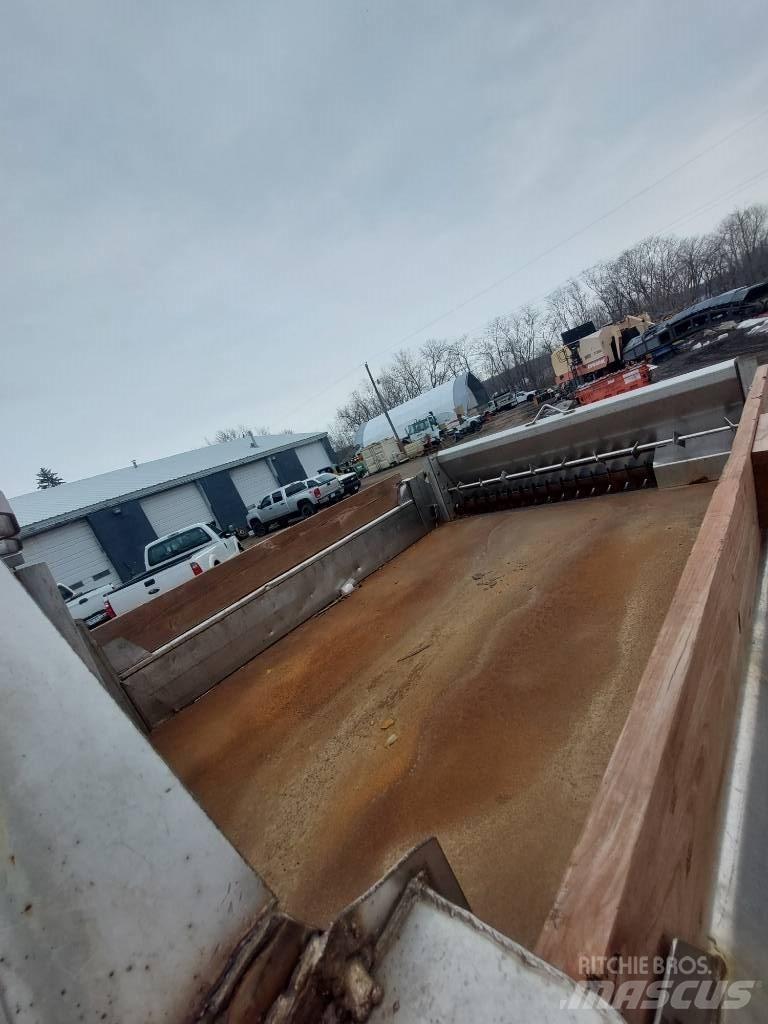 Ford F 550 XLT Sněžné pluhy, přední sněhové radlice
