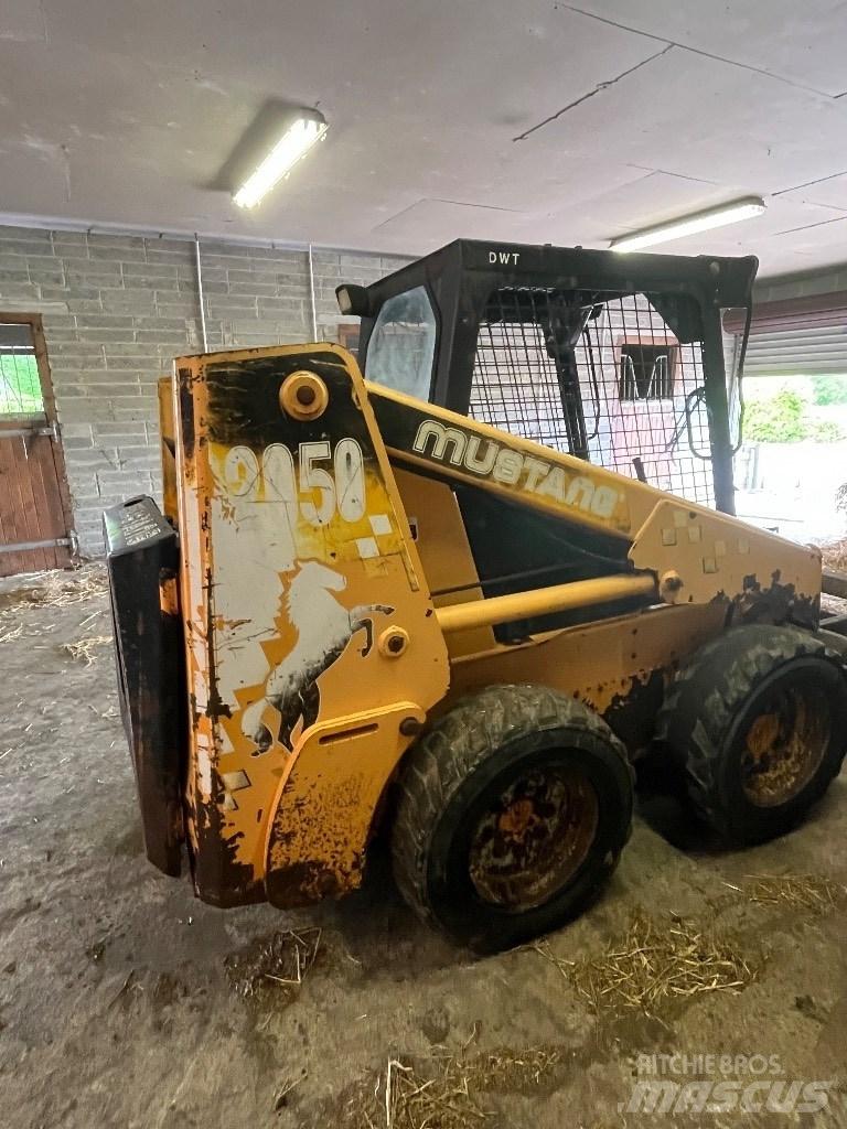 Mustang 2050 Smykem řízené nakladače