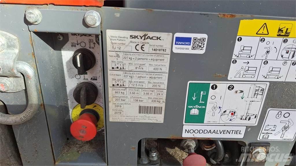 SkyJack SJ12 Další zvedače a plošiny