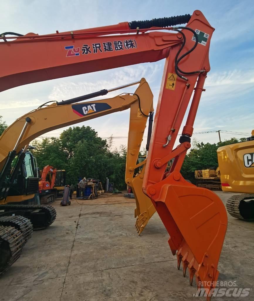 Hitachi ZX 200 Pásová rýpadla