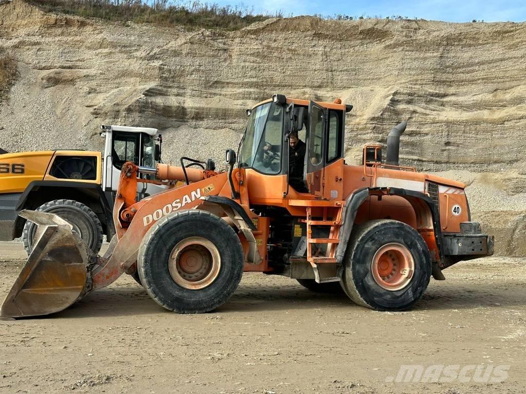 Doosan DL 300 Kolové nakladače