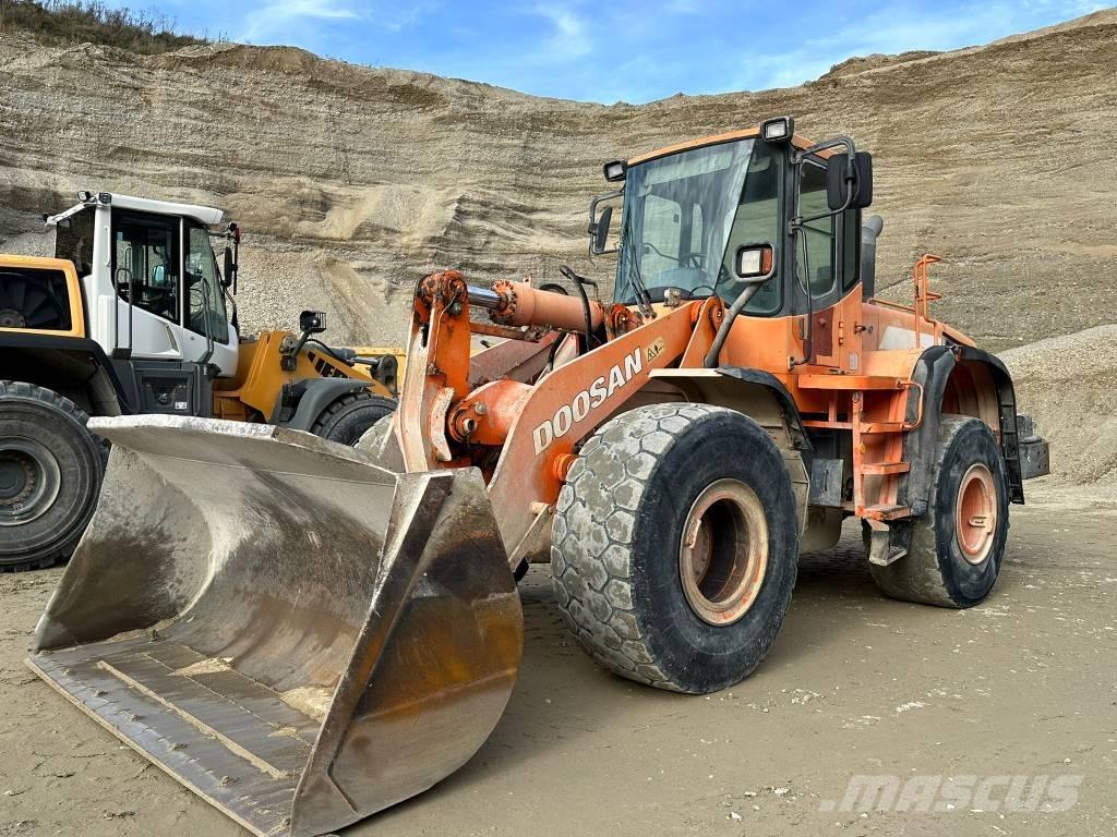 Doosan DL 300 Kolové nakladače