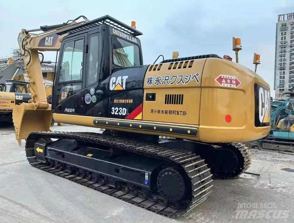 CAT 323 Pásová rýpadla