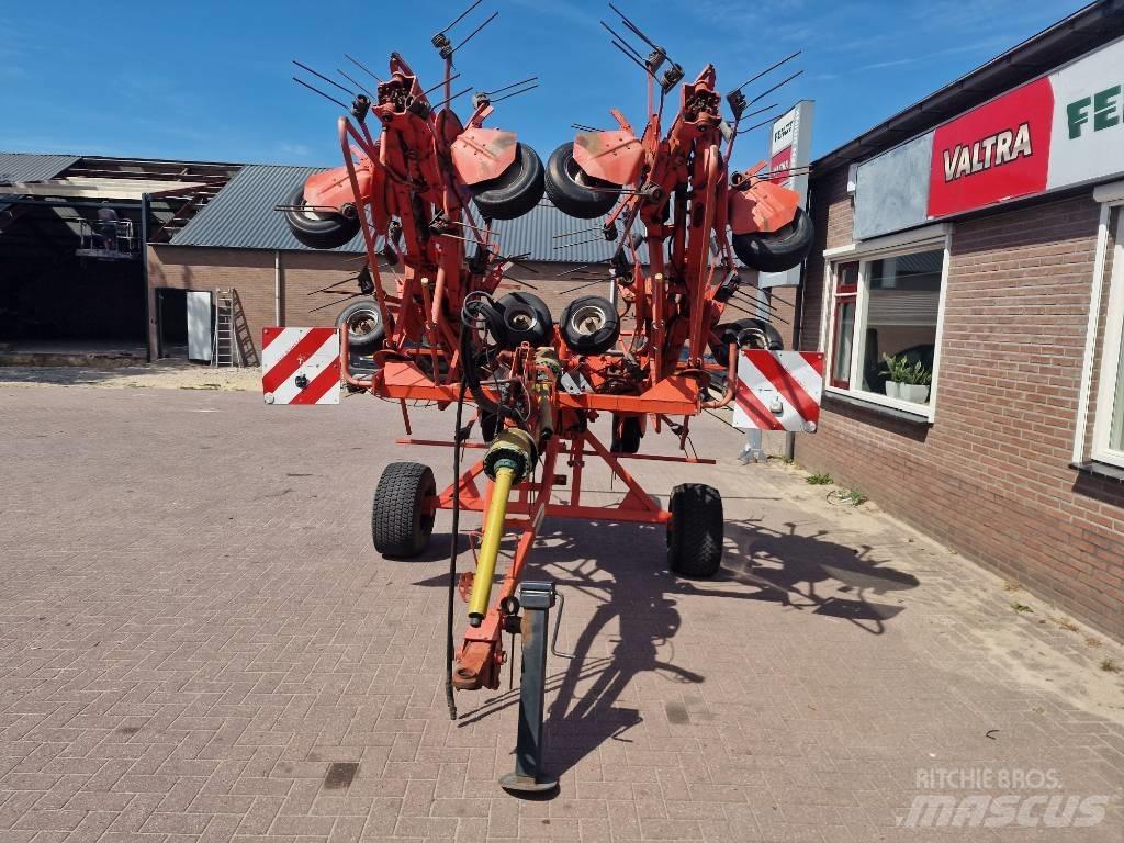 Kuhn GF 10802 T Obraceče a shrabovače sena