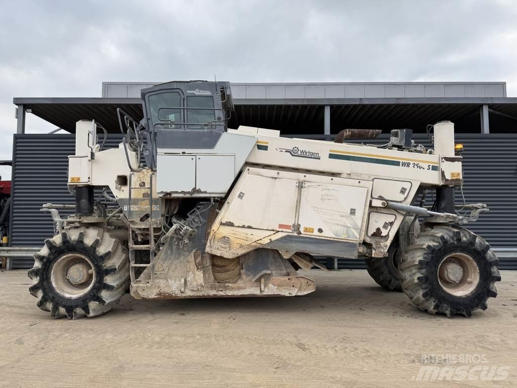 Wirtgen WR 2500S Recyklátory asfaltu