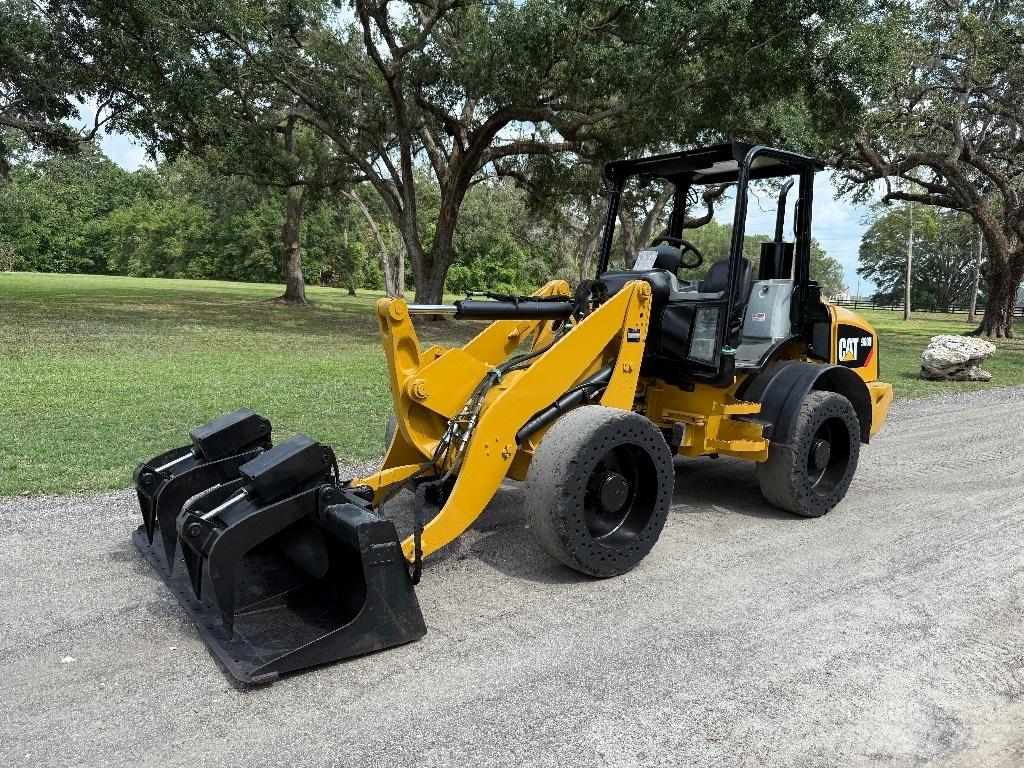 CAT 908 H Kolové nakladače