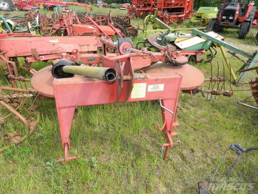 Stoll UM 400 Obraceče a shrabovače sena