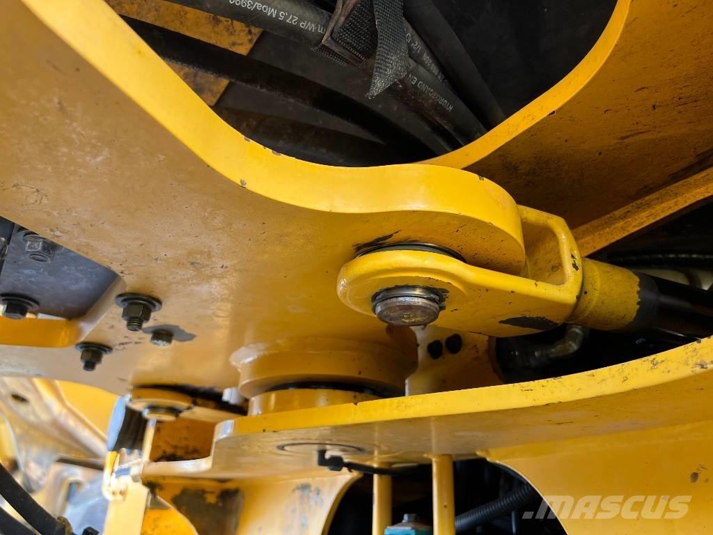 Volvo L90F Kolové nakladače