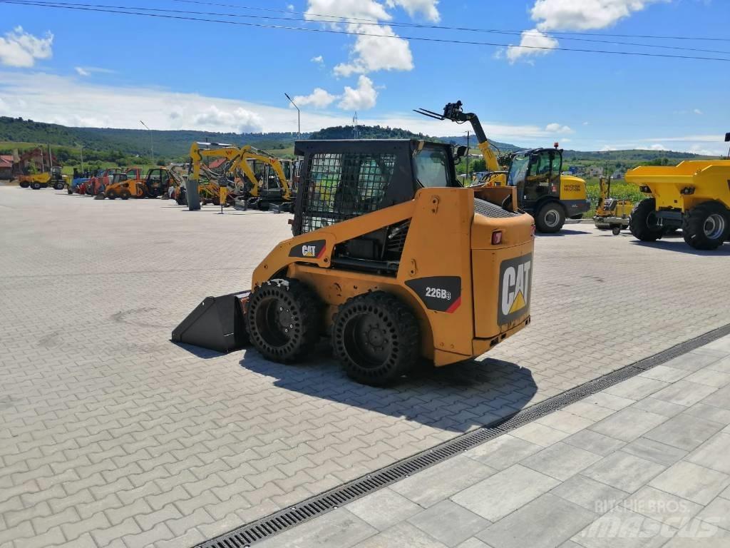 CAT 226 B 3 Smykem řízené nakladače