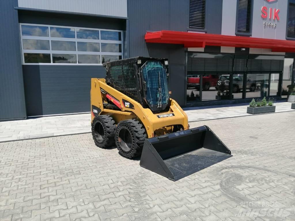 CAT 226 B 3 Smykem řízené nakladače