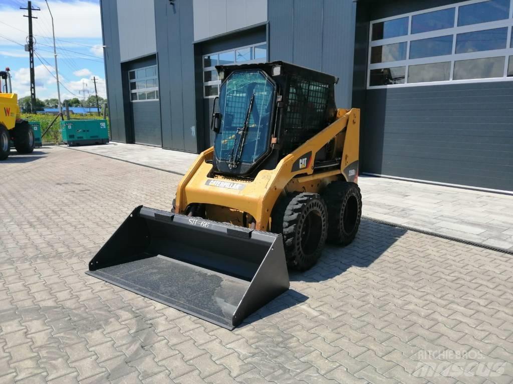 CAT 226 B 3 Smykem řízené nakladače