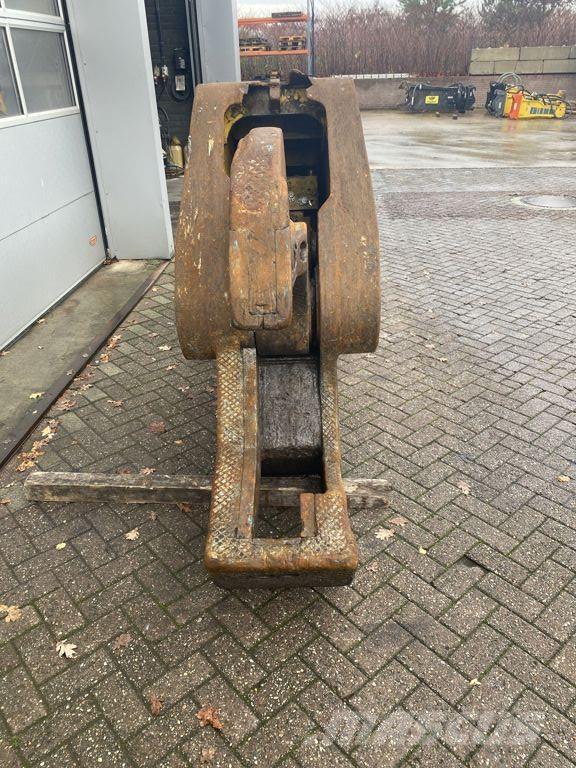 Genesis GXP 400R Frézy, nůžky