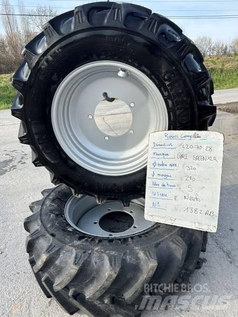  GREENEX 320/70R28 Pneumatiky, kola a ráfky