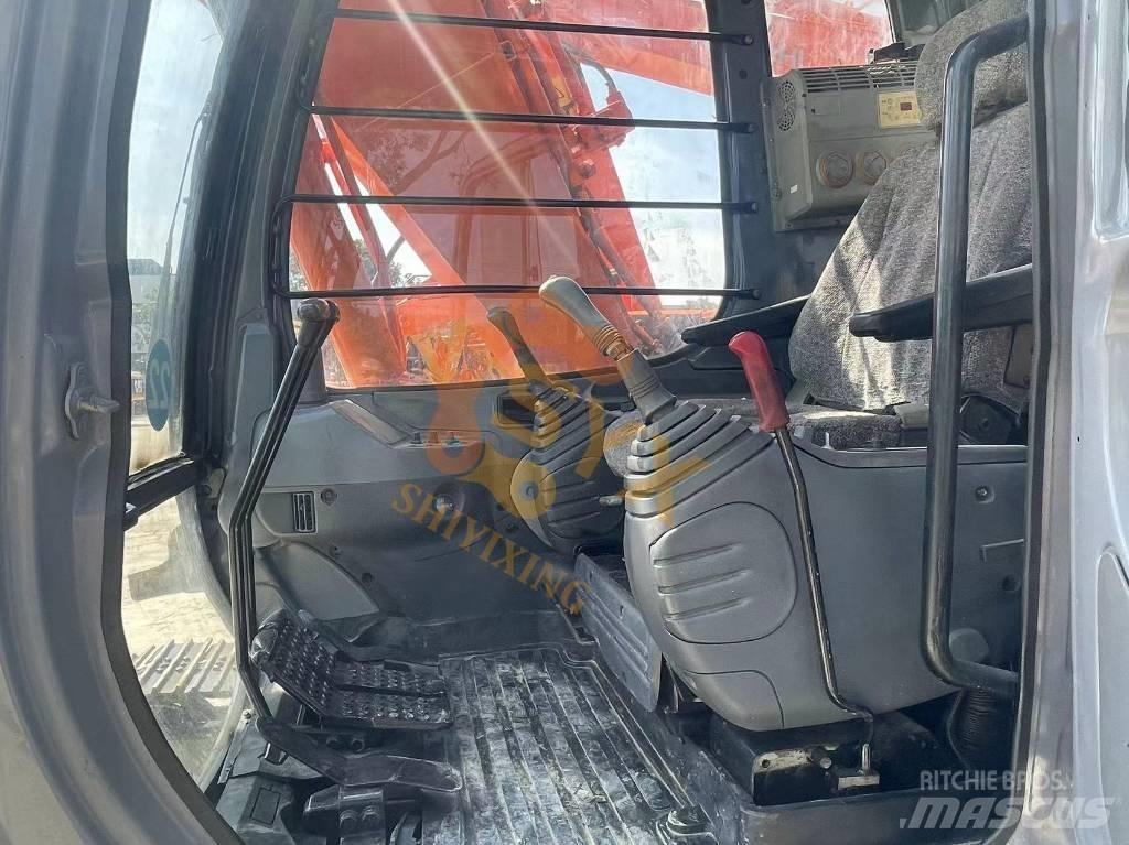 Hitachi EX 120 Pásová rýpadla