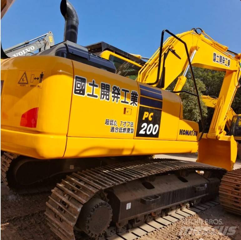Komatsu PC 200-8 Pásová rýpadla