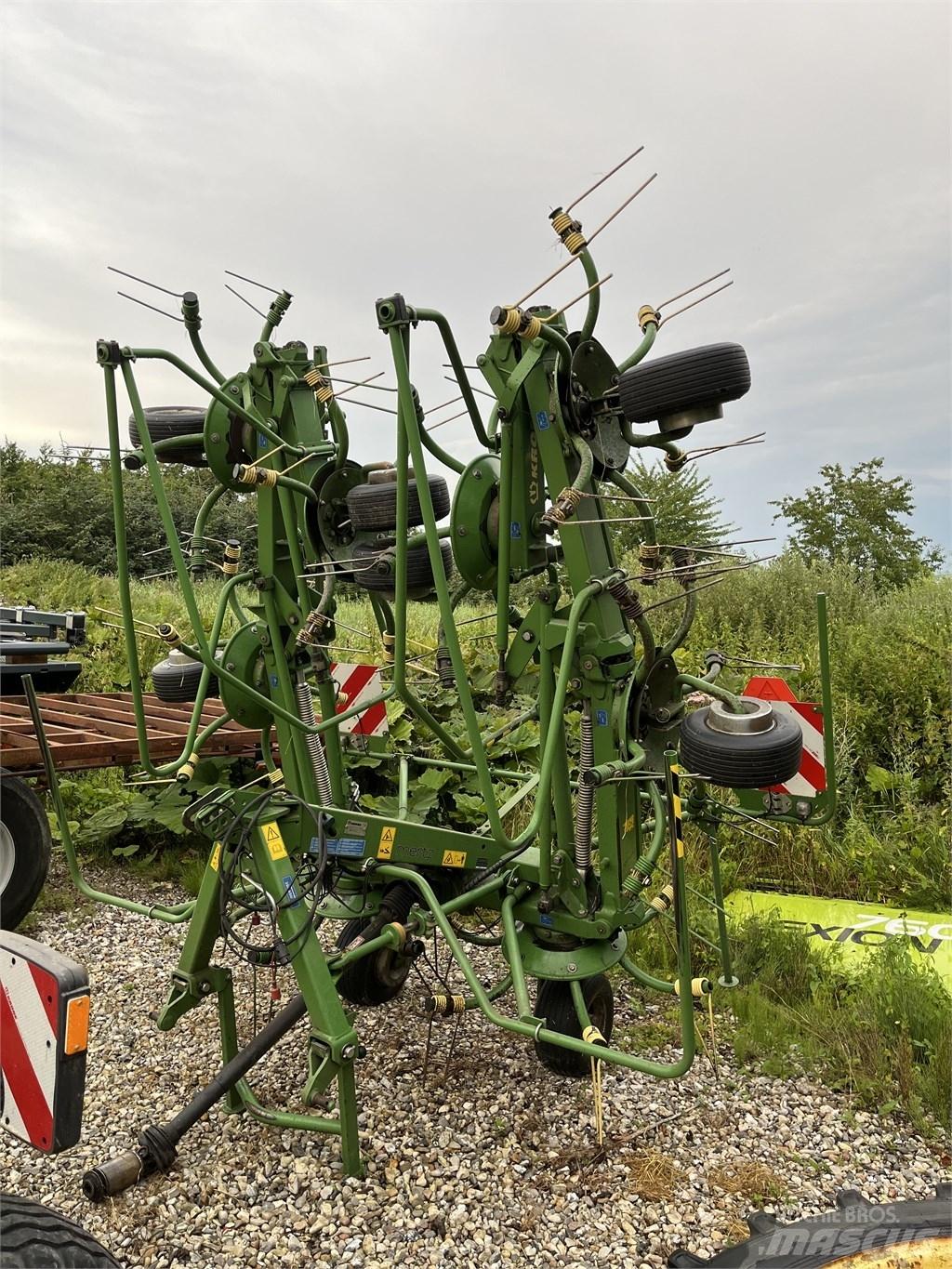 Krone KW 8.82/8 Obraceče a shrabovače sena