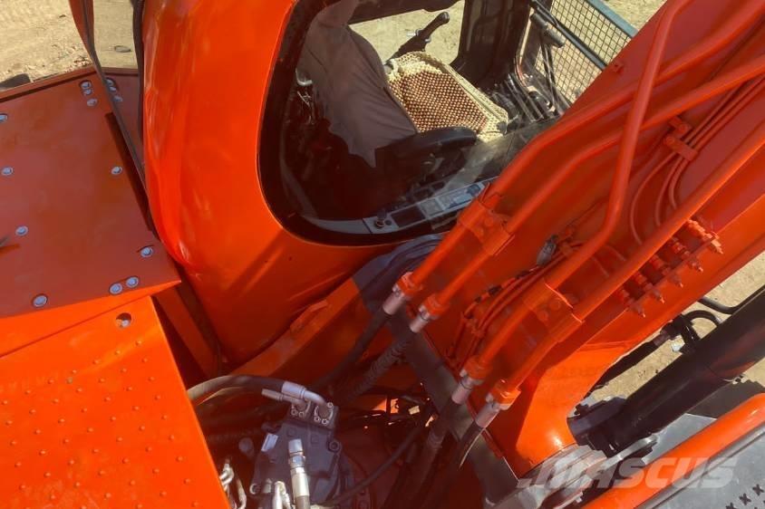 Doosan DX225 Pásová rýpadla