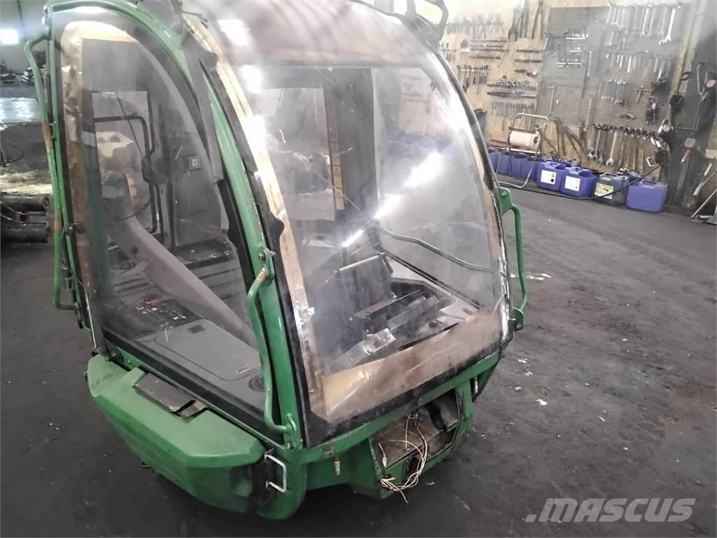 John Deere 1270E Kabiny a interiér
