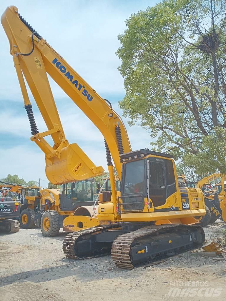 Komatsu PC 200 Pásová rýpadla