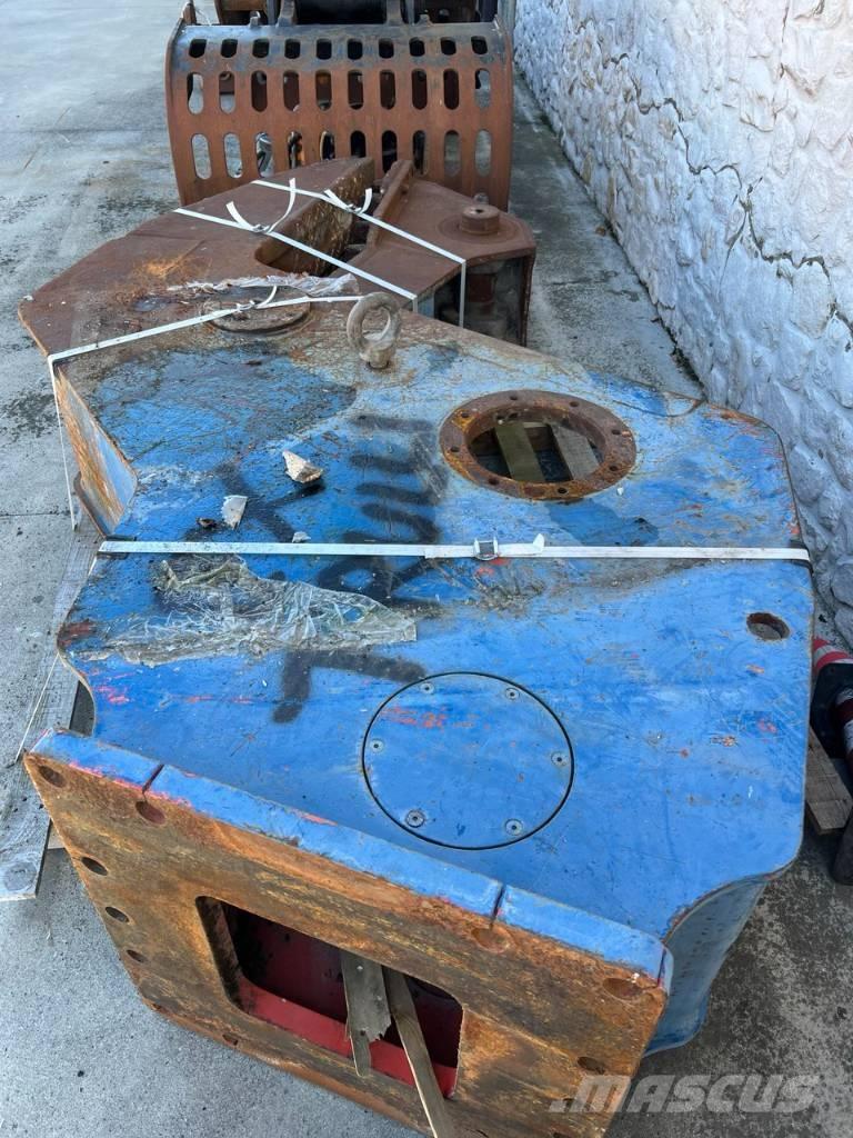 Rammer RB 42 Klešťové drapáky