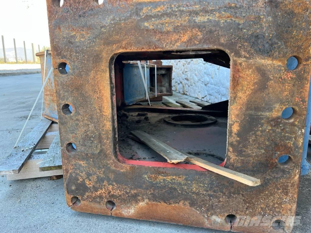 Rammer RB 42 Klešťové drapáky