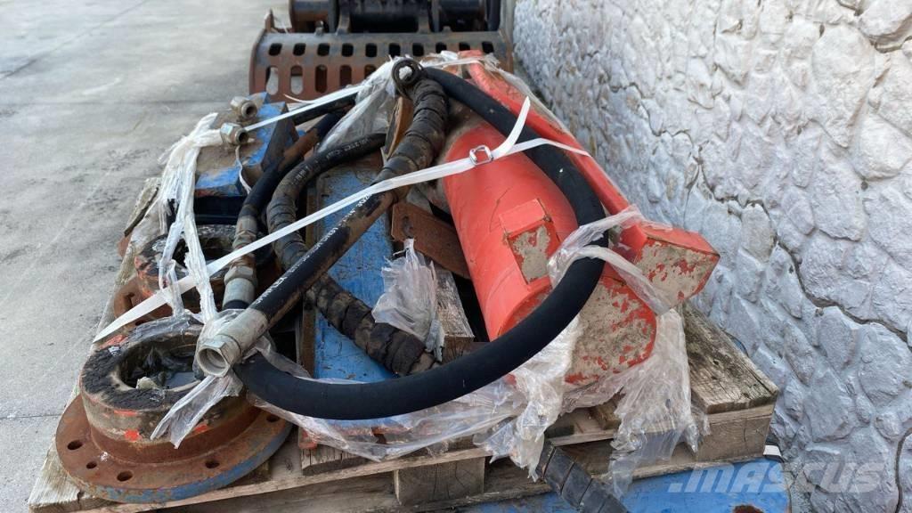 Rammer RB 42 Klešťové drapáky