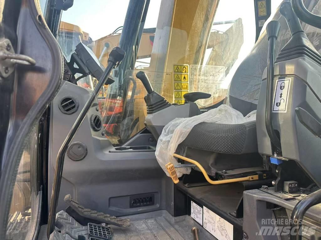 CAT 307.5 Mini rýpadla < 7t