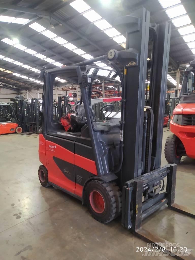 Linde E30/600 Akumulátorové vozíky