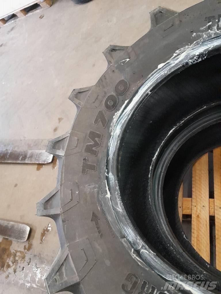 Trelleborg TM700 Pneumatiky, kola a ráfky