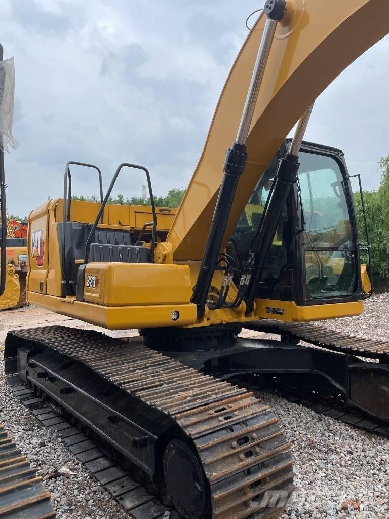 CAT CAT323GX Midi rýpadla 7t - 12t