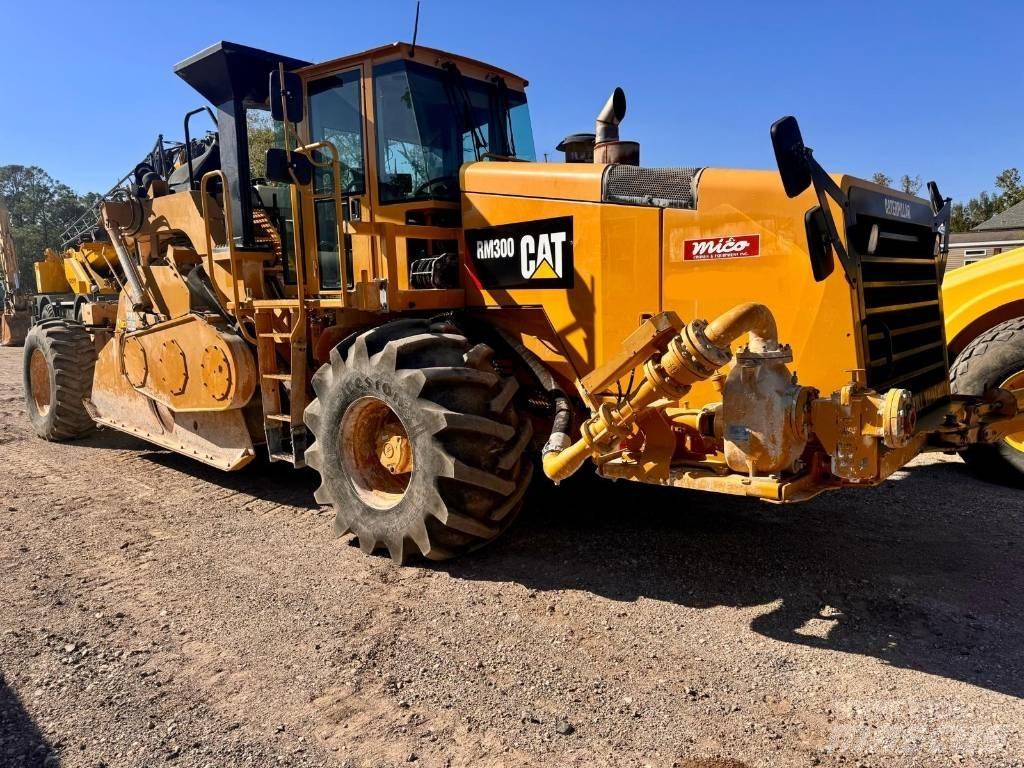 CAT RM 300 Recyklátory asfaltu
