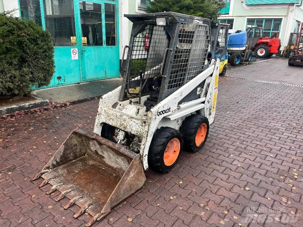 Bobcat 443      V-4129 Čelní nakladače a rypadla