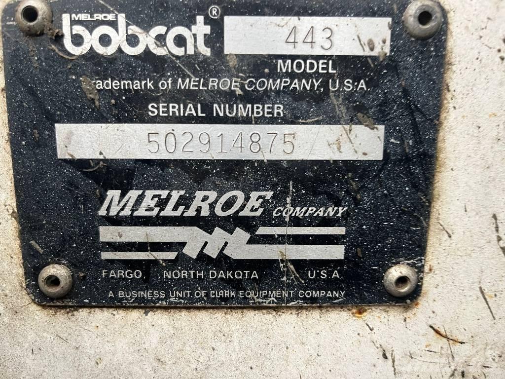 Bobcat 443      V-4129 Čelní nakladače a rypadla