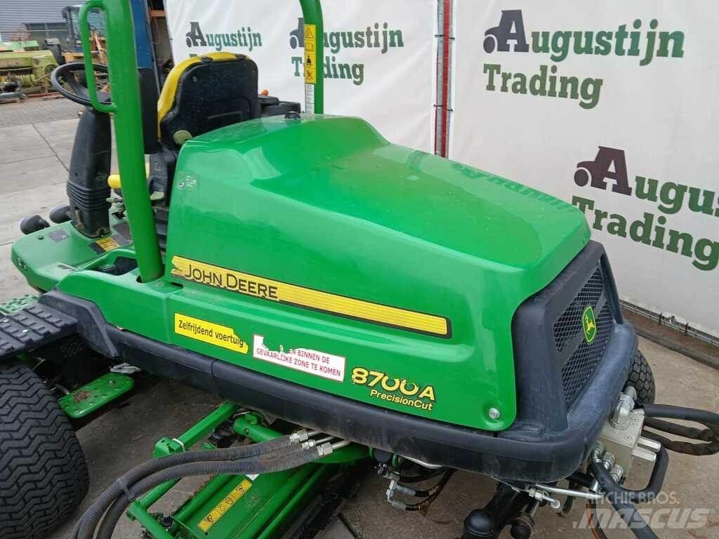 John Deere 8700 A Samojízdné sekačky