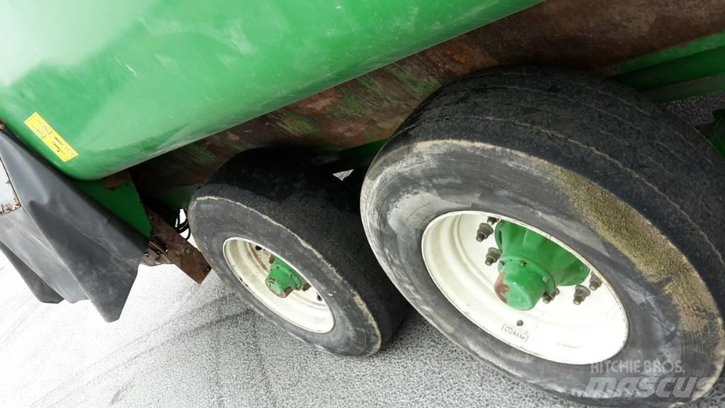 Keenan MF-400 Krmítka, krmné žlaby
