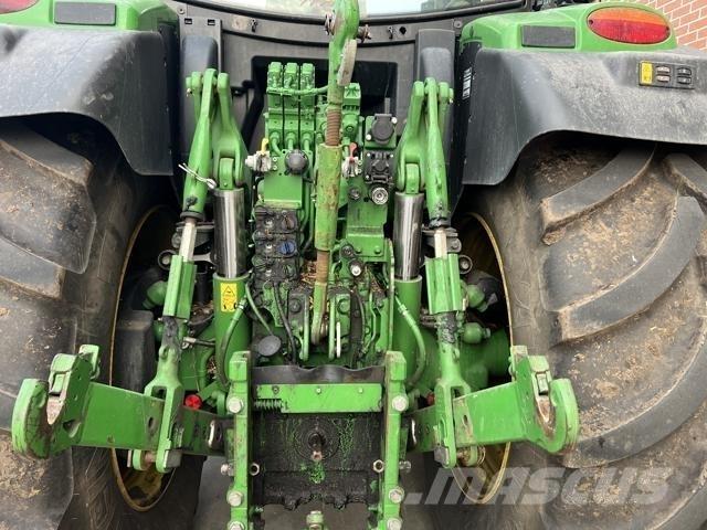 John Deere 6R 215 Traktory