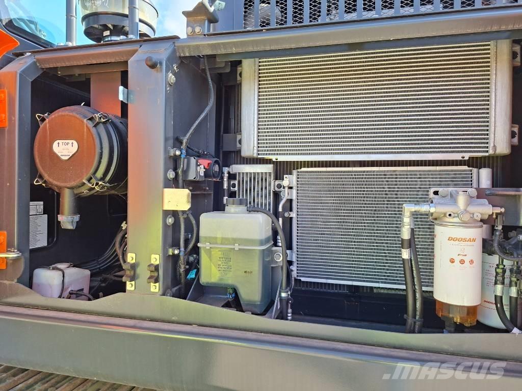 Develon DX225LC-7 Pásová rýpadla