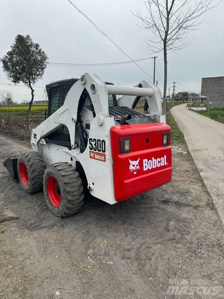 Bobcat S 300 Smykem řízené nakladače