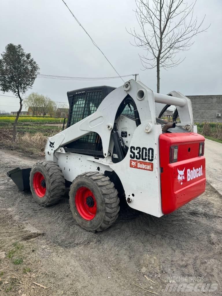 Bobcat S 300 Smykem řízené nakladače