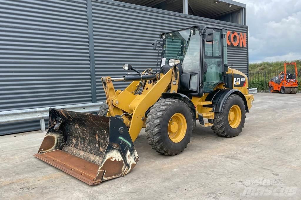 CAT 908M Kolové nakladače