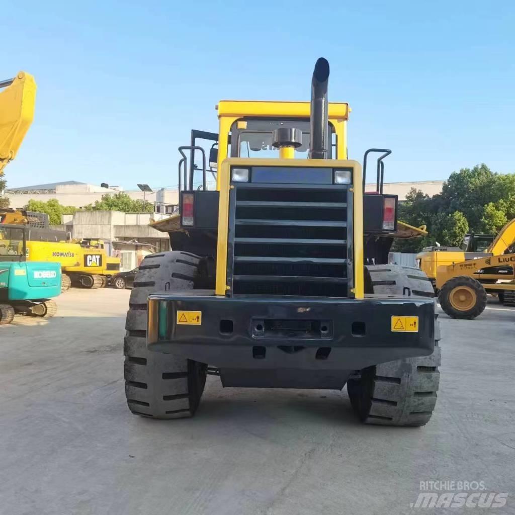 Komatsu WA 320-5 Kolové nakladače
