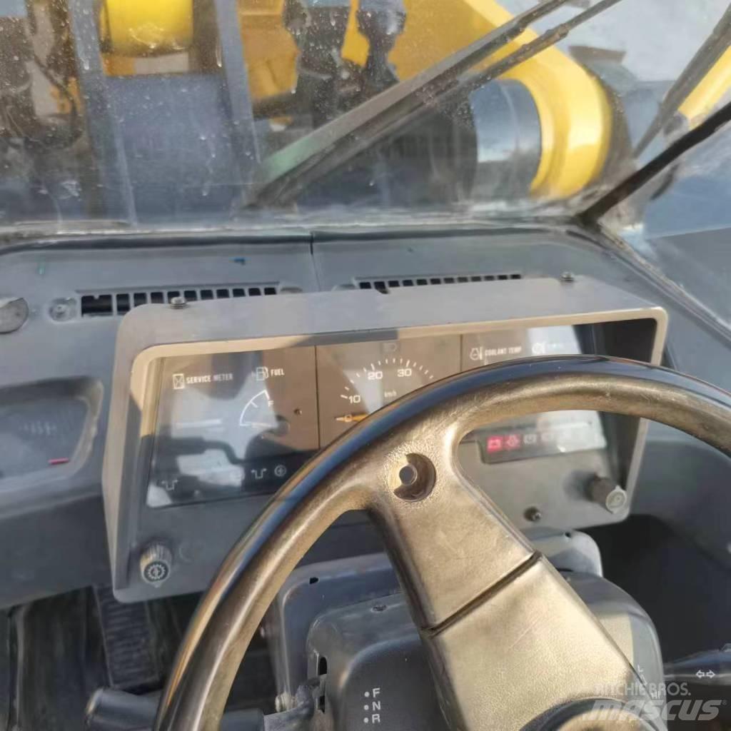 Komatsu WA 320-5 Kolové nakladače