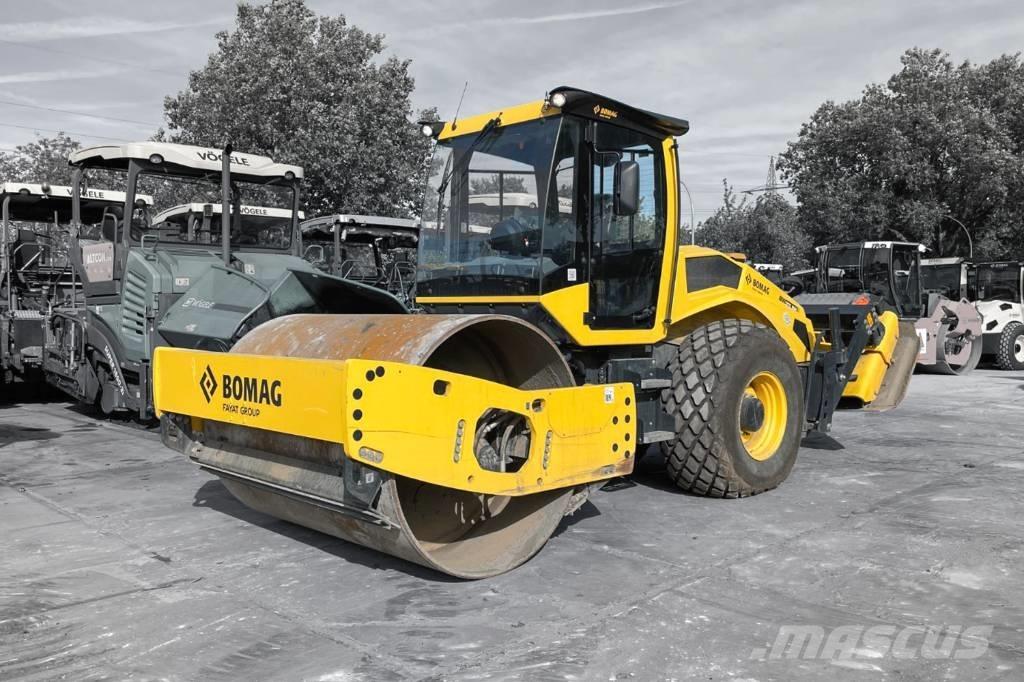 Bomag BW 213 D-5 Tahačové válce