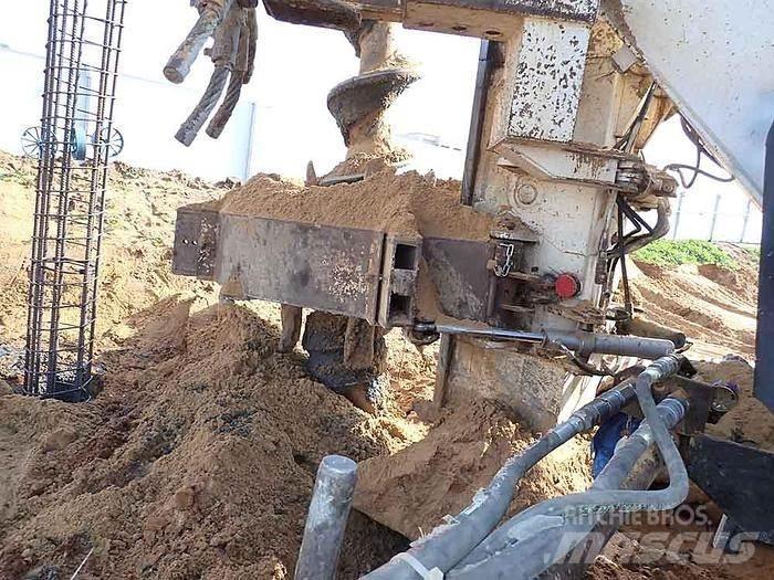 Casagrande CFA26 Povrchové vrtací stroje