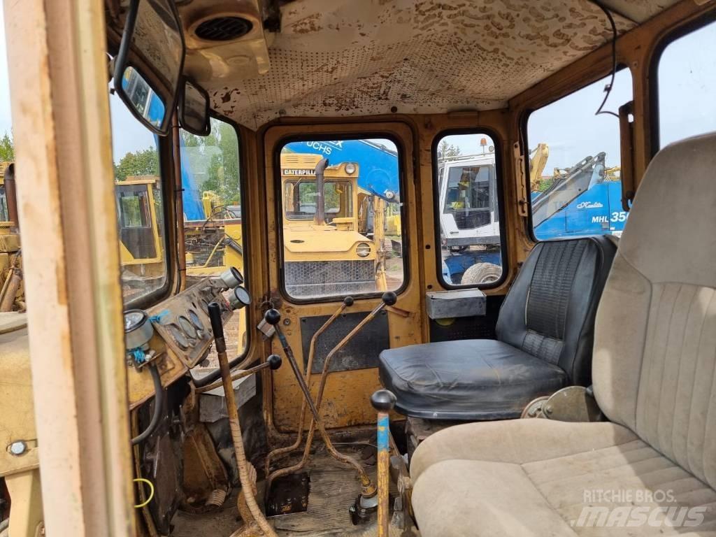 CAT T 130 Pásové dozery