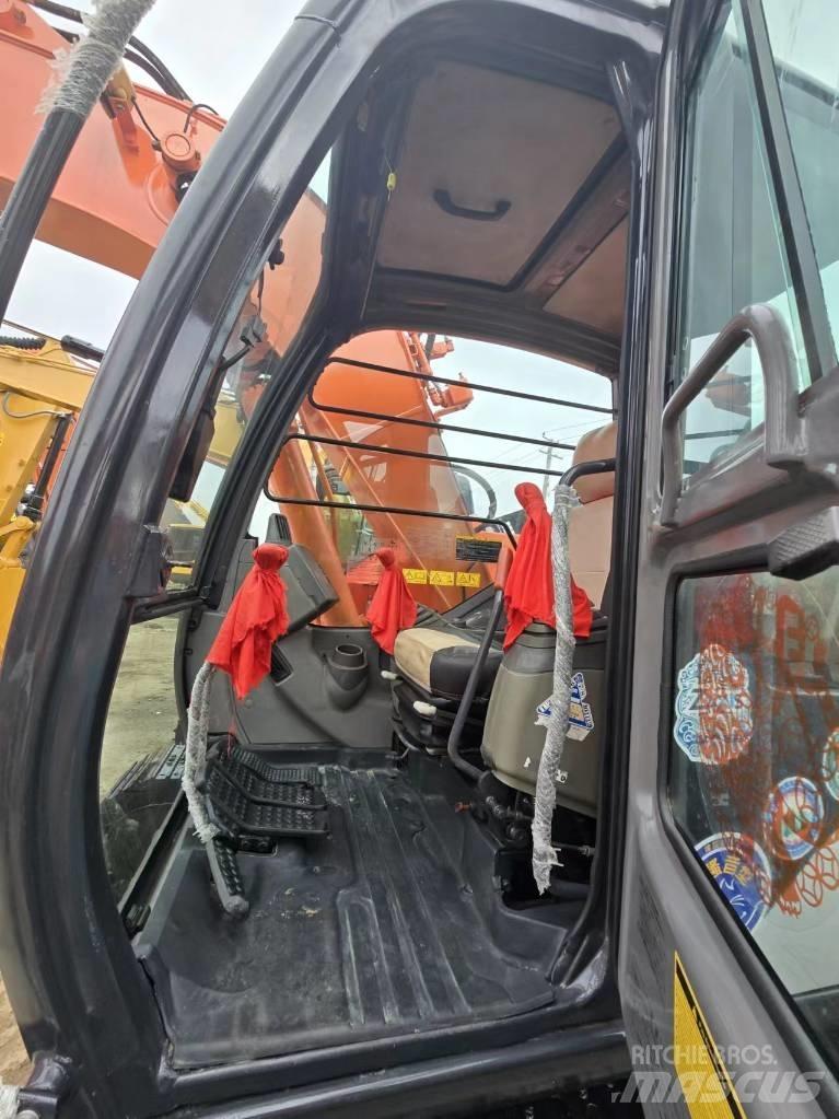 Hitachi ZX 135 US Pásová rýpadla