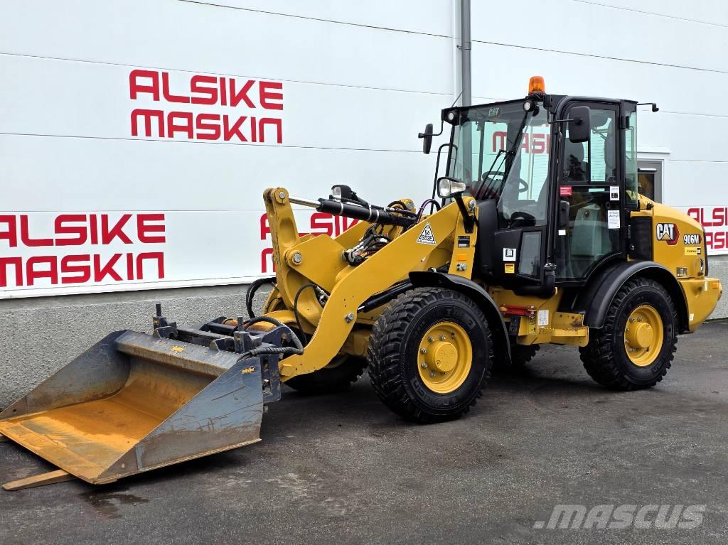 CAT 906 Kolové nakladače