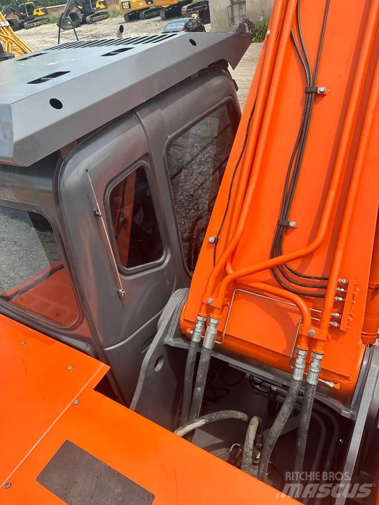 Hitachi ZX 350 Pásová rýpadla