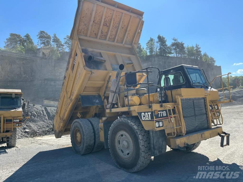 CAT 771D Pevné dempry