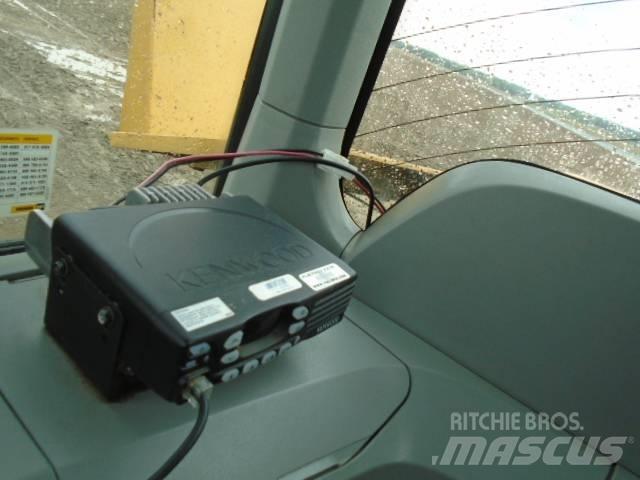 CAT 938M Kolové nakladače